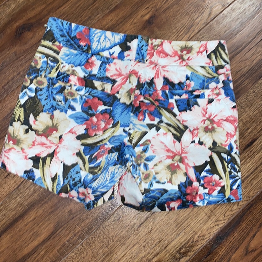 Size 0 J. Crew Floral Shorts with zipper in size. Super cute and unique